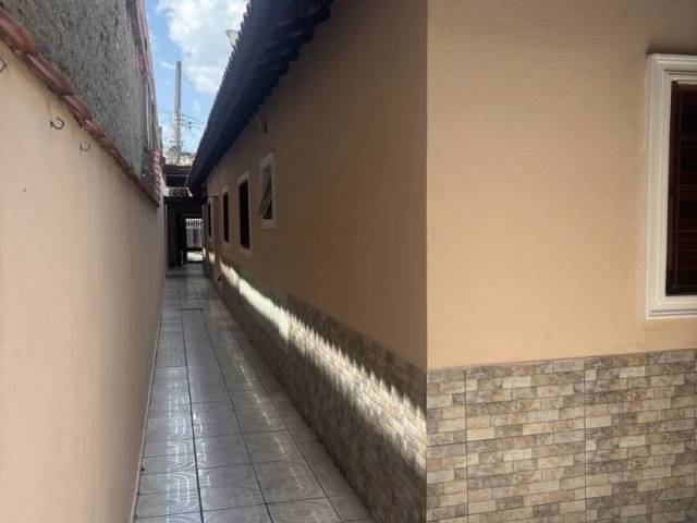 #1942 - Casa para Venda em Carapicuíba - SP - 2